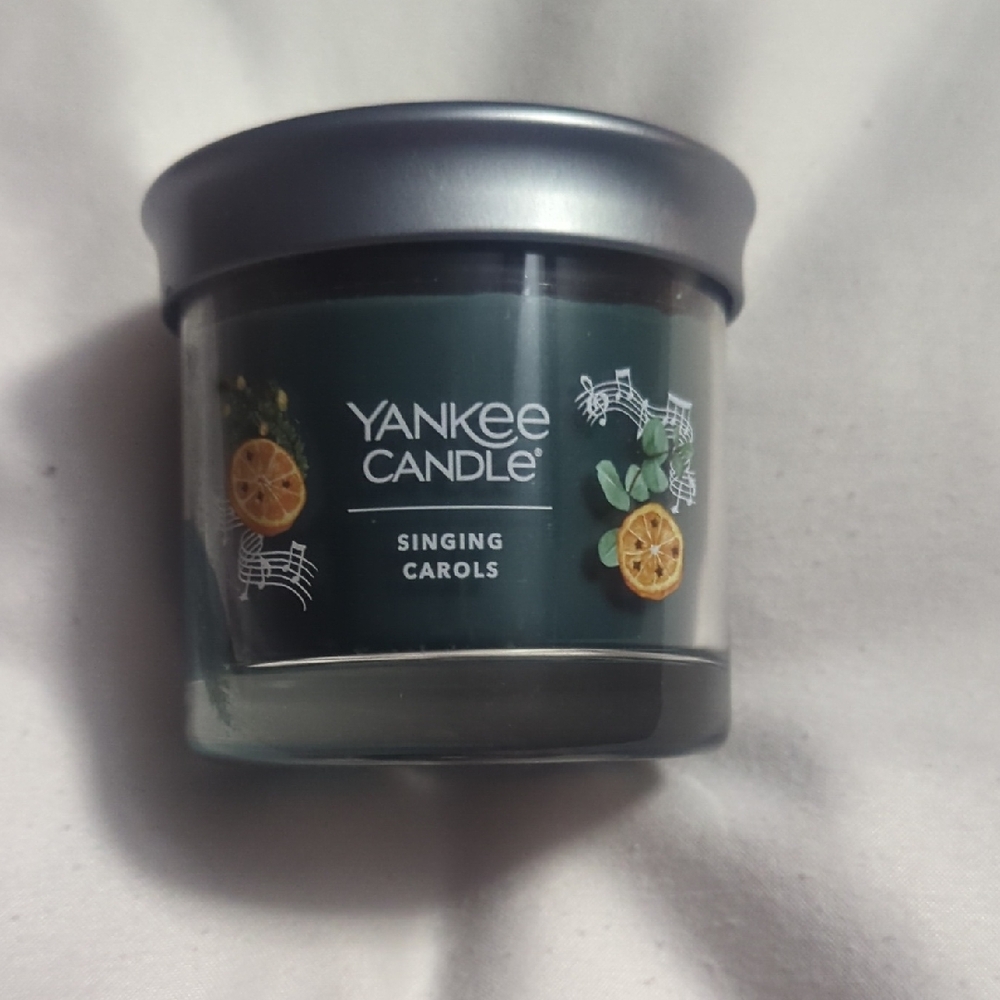 Candle - Yankee Candle 4.3 Oz Singing Carols Candle In Dark Green